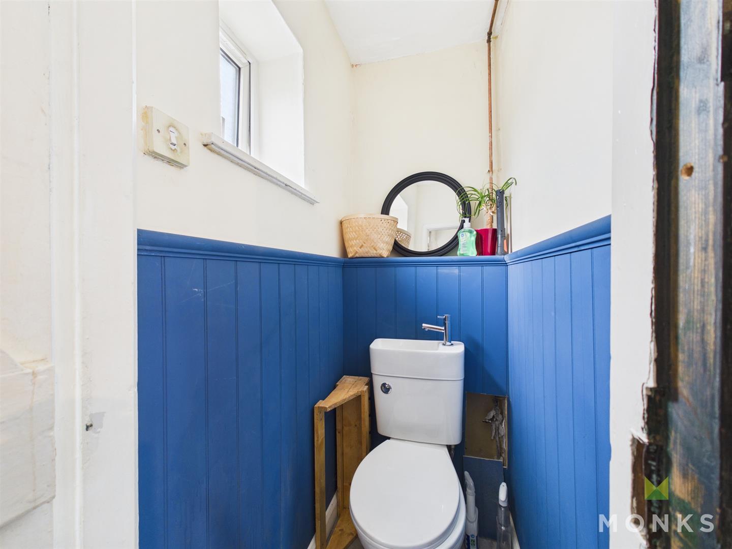 33 Moors Bank, Oswestry, SY10 7BG For Sale